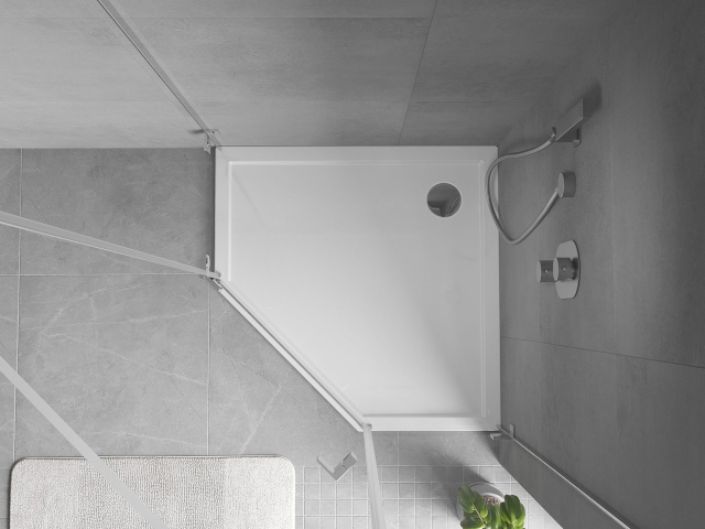 Pentagonalt duschkar i badrummet