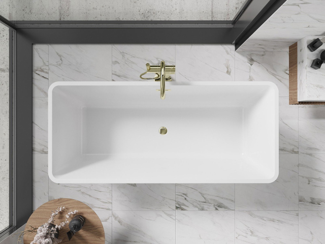 Vita plattor i badrumsinredning