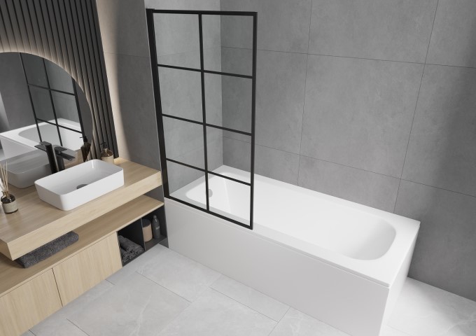 badkar med skärm i ett litet badrum