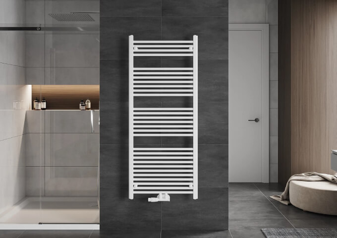 Badrumsradiator med vit radiatorventil