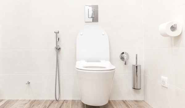 Var ska man ställa behållaren för WC-borsten?