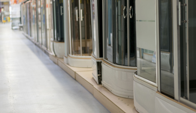 Vilket material och vilken storlek på duschbrickan ska man välja?