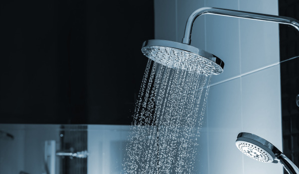 Takdusch i utanpåliggande badkarssystem – värt det?