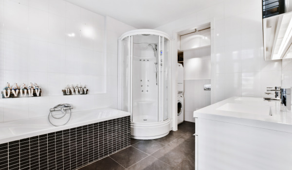 Badkar eller dusch – vilken lösning fungerar i ditt badrum?