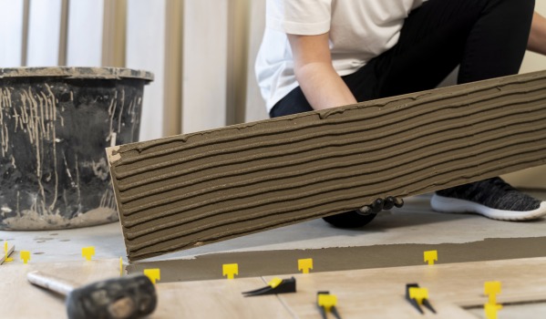 Prislista för plattsättning år 2025 – hur mycket kostar verkligen kakel?