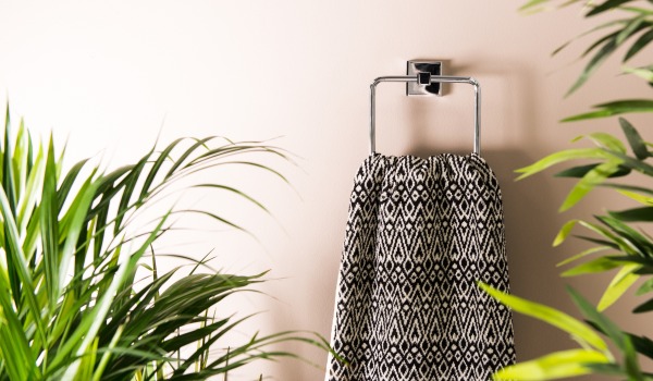 Vilken monteringsmetod för badrumstillbehör ska du välja — handdukshängare utan borrning och med borrning