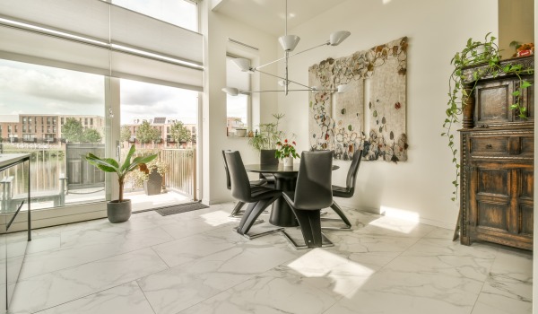 Vilka är slitstyrkeklasserna för plattor? Ta reda på vilka porslinsplattor som fungerar i köket, badrummet och vardagsrummet.