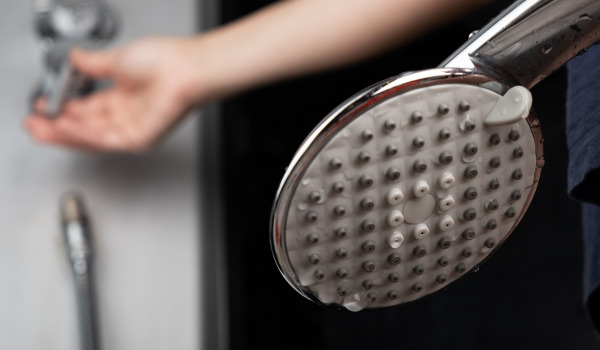 Bekvämt badrum - de bästa duscharmarna