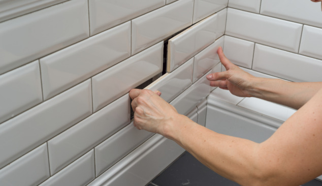 Hur man installerar en väggmonterad linjär golvbrunn