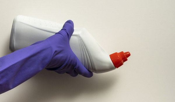 Hur rengör man en linjär väggavlopp?