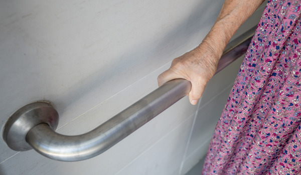 Vem är väggmonterade räcken för?