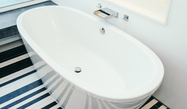 Vad används en duschskärm i badkaret till?