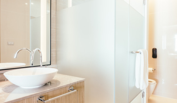 Vad kan ersätta kakel i duschen?