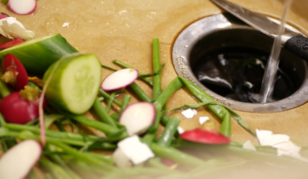 Avfallskvarn för diskbänk: hur fungerar en avfallskvarn under diskhon? Är det värt det?