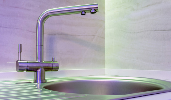 Repig diskho i granit: hur tar man bort repor?