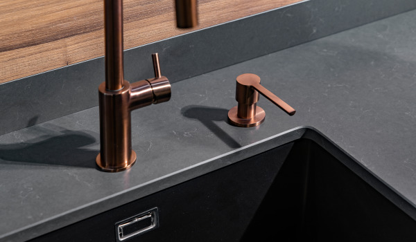 Diskho med dispenser, en praktisk diskbänk