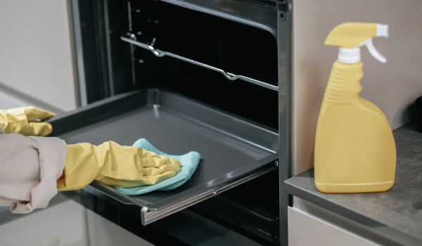 Hur rengör man ugnen?