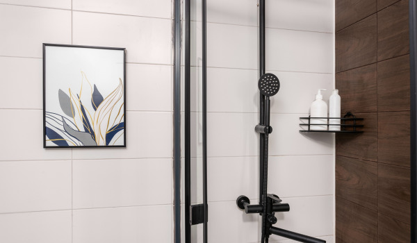 Gör det själv: montera en väggmonterad kran i 5 enkla steg