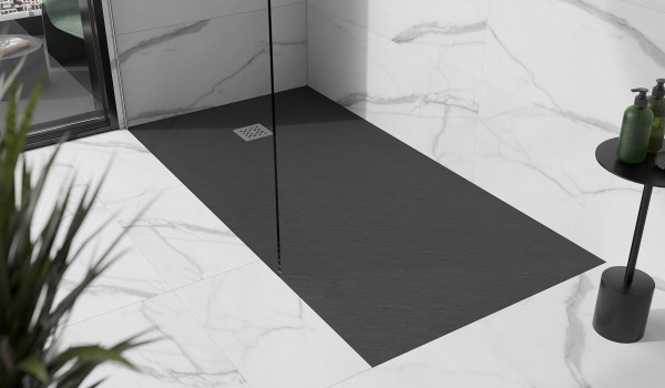 Marmorbadrum med duschkar