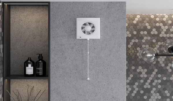 Kan en badrumsfläkt vara ovanför duschen?