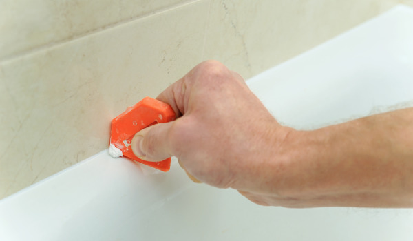 Hur man tätar en duschkabin med duschkar