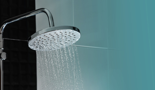 Hur fungerar en takdusch?