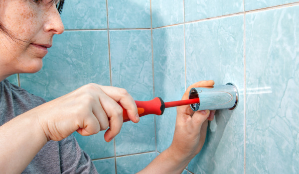 Hur man monterar duschhandtag